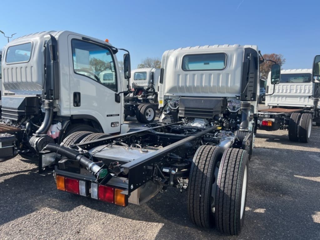New 2025 Isuzu NRR Cab/Chassis