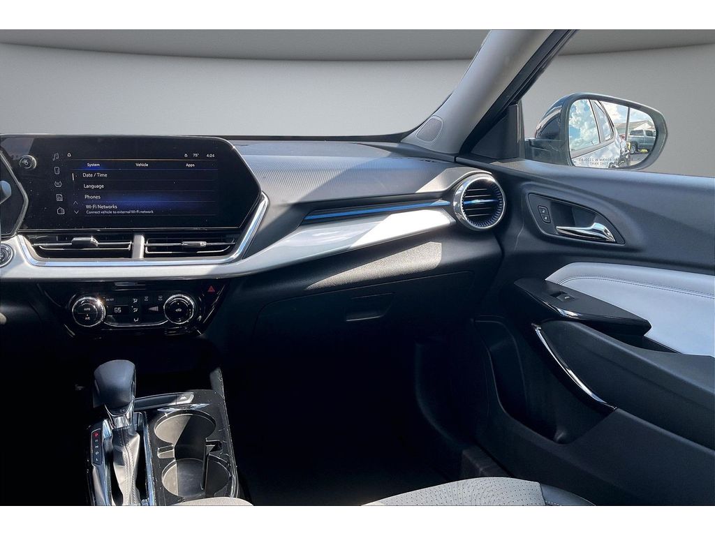 2025 Chevrolet Trax LT - Photo 40