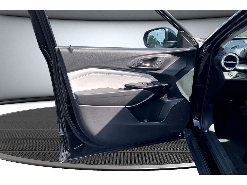 2025 Chevrolet Trax LT - Photo 29