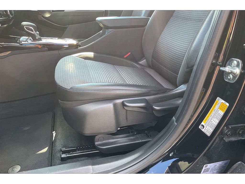 2025 Chevrolet Trax LT - Photo 26