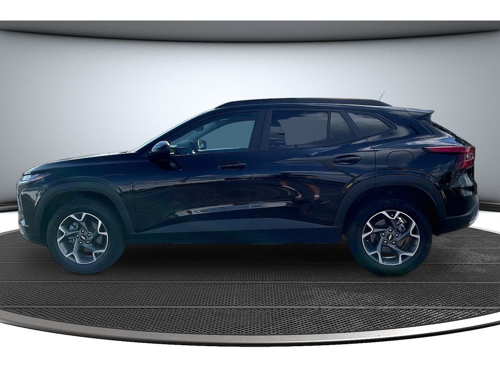 2025 Chevrolet Trax LT - Photo 16