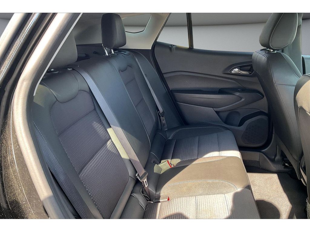 2025 Chevrolet Trax LT - Photo 38