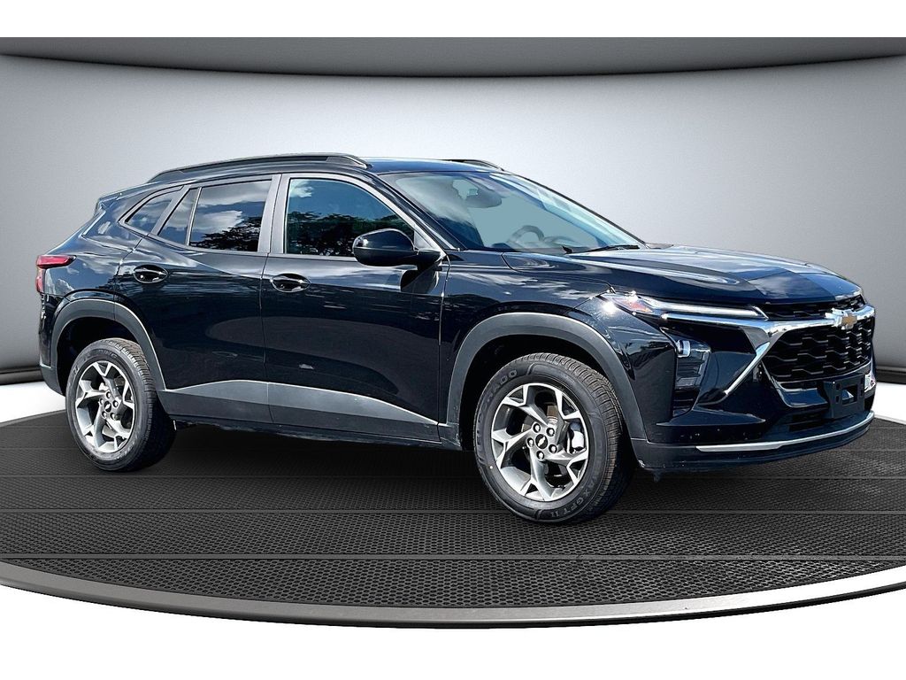 2025 Chevrolet Trax LT - Photo 13
