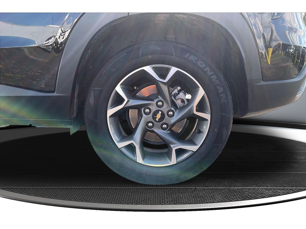 2025 Chevrolet Trax LT - Photo 37
