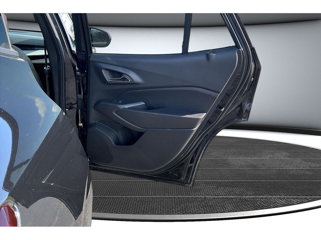 2025 Chevrolet Trax LT - Photo 39