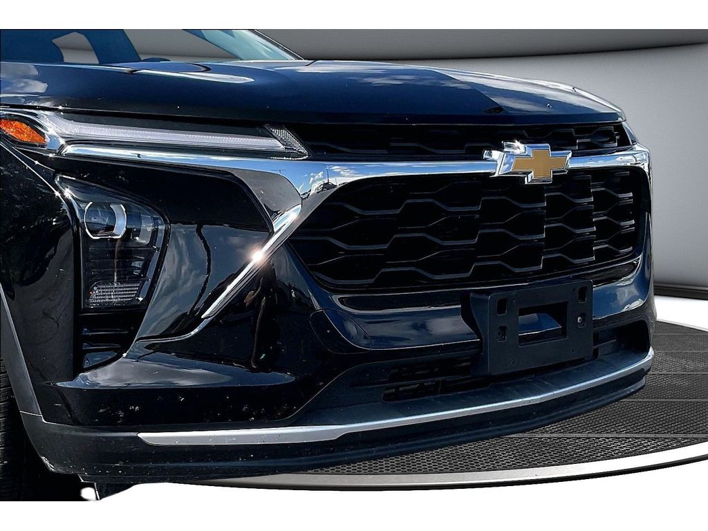 2025 Chevrolet Trax LT - Photo 48