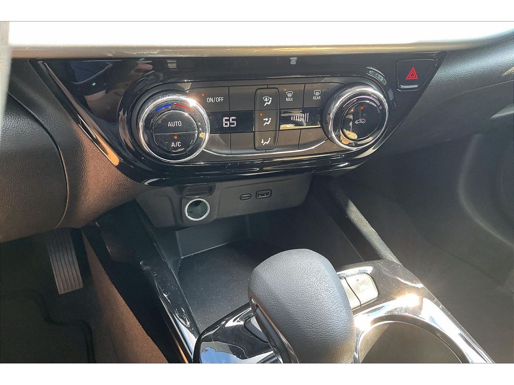 2025 Chevrolet Trax LT - Photo 24