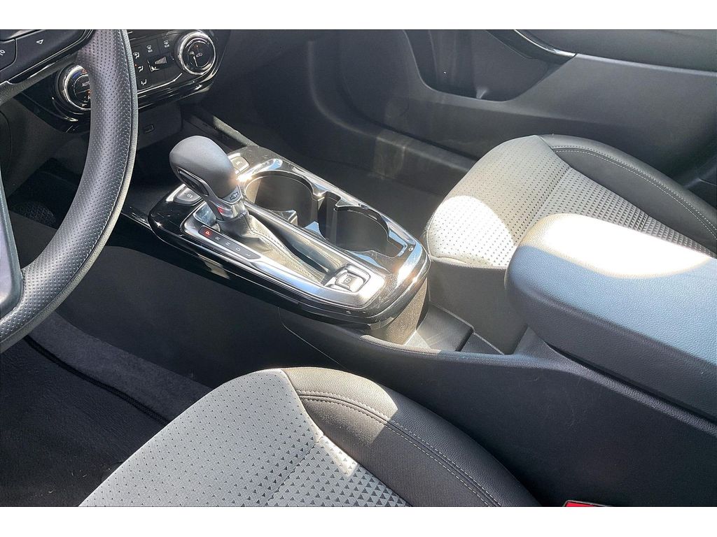 2025 Chevrolet Trax LT - Photo 25