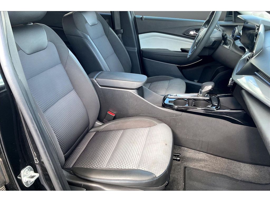 2025 Chevrolet Trax LT - Photo 44