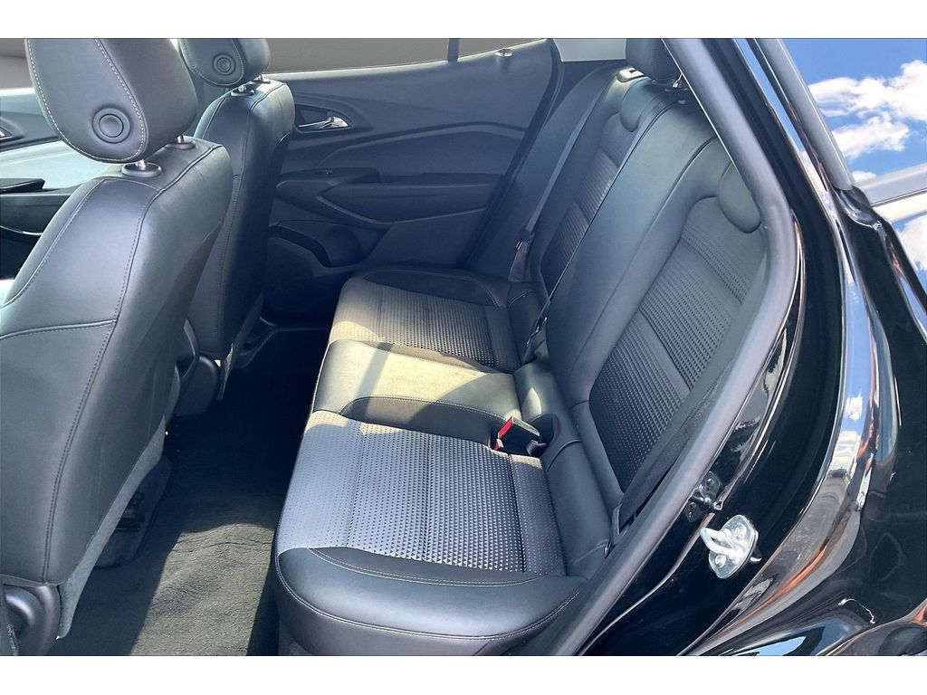 2025 Chevrolet Trax LT - Photo 32