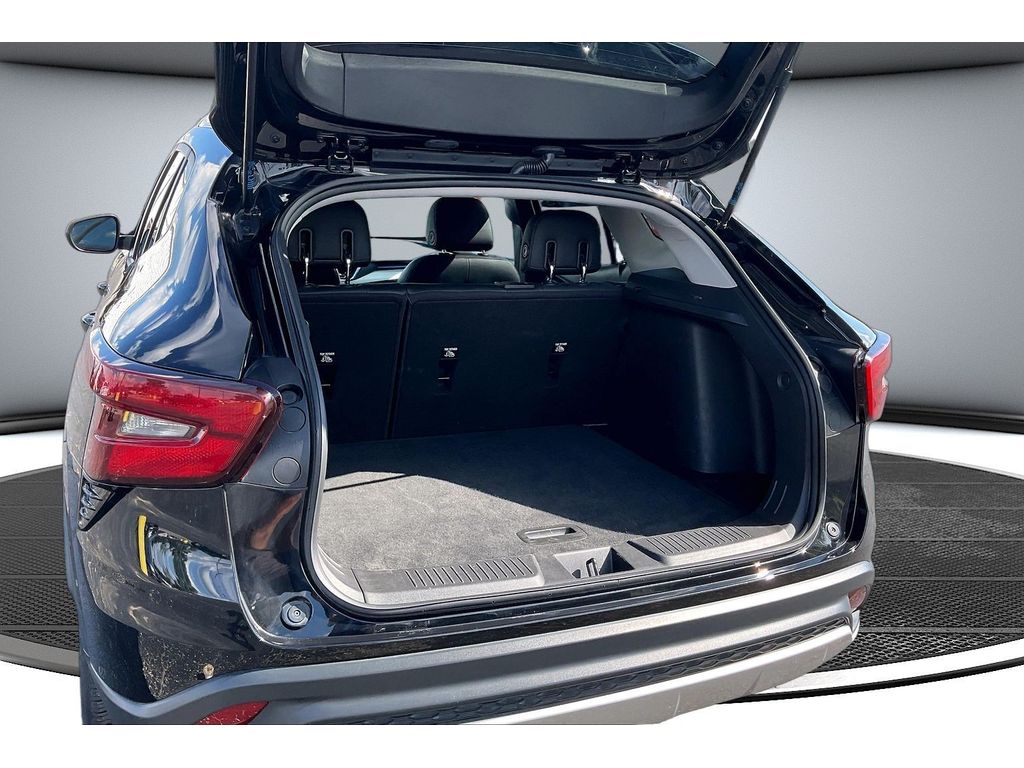 2025 Chevrolet Trax LT - Photo 36