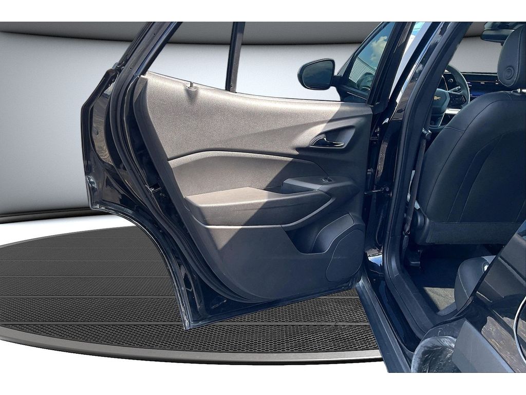 2025 Chevrolet Trax LT - Photo 33