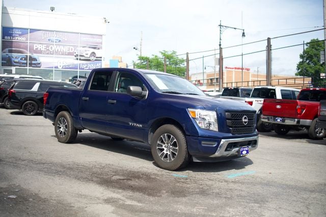2023 Nissan Titan SV