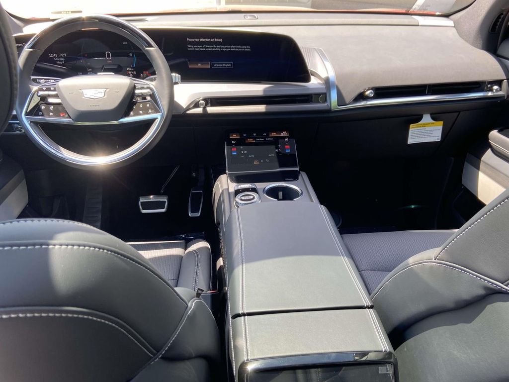 2026 Cadillac VISTIQ Sport - Photo 15