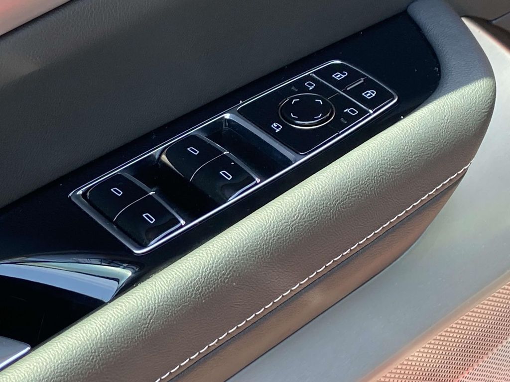 2026 Cadillac VISTIQ Sport - Photo 18