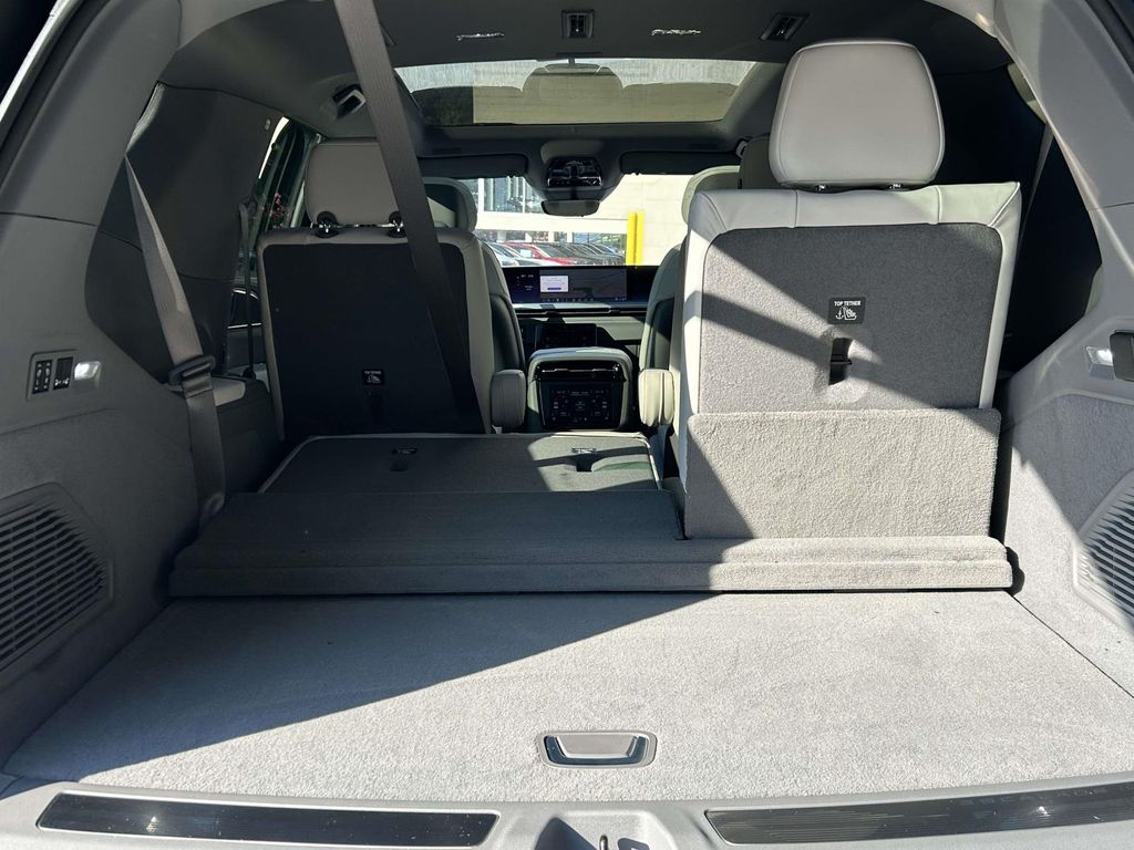 2026 Cadillac Escalade IQL Luxury - Photo 10