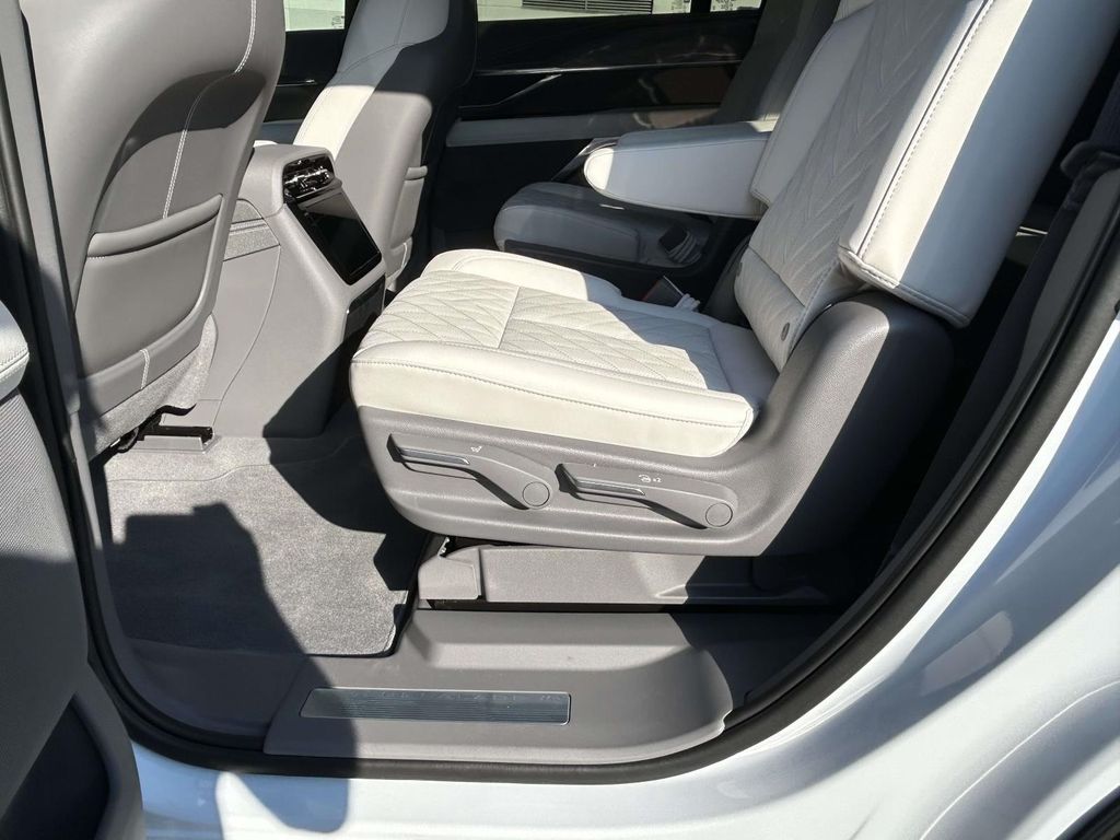 2026 Cadillac Escalade IQL Luxury - Photo 13