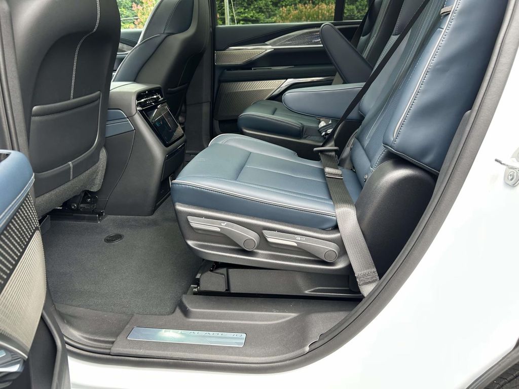 2026 Cadillac Escalade IQL Premium Luxury - Photo 13