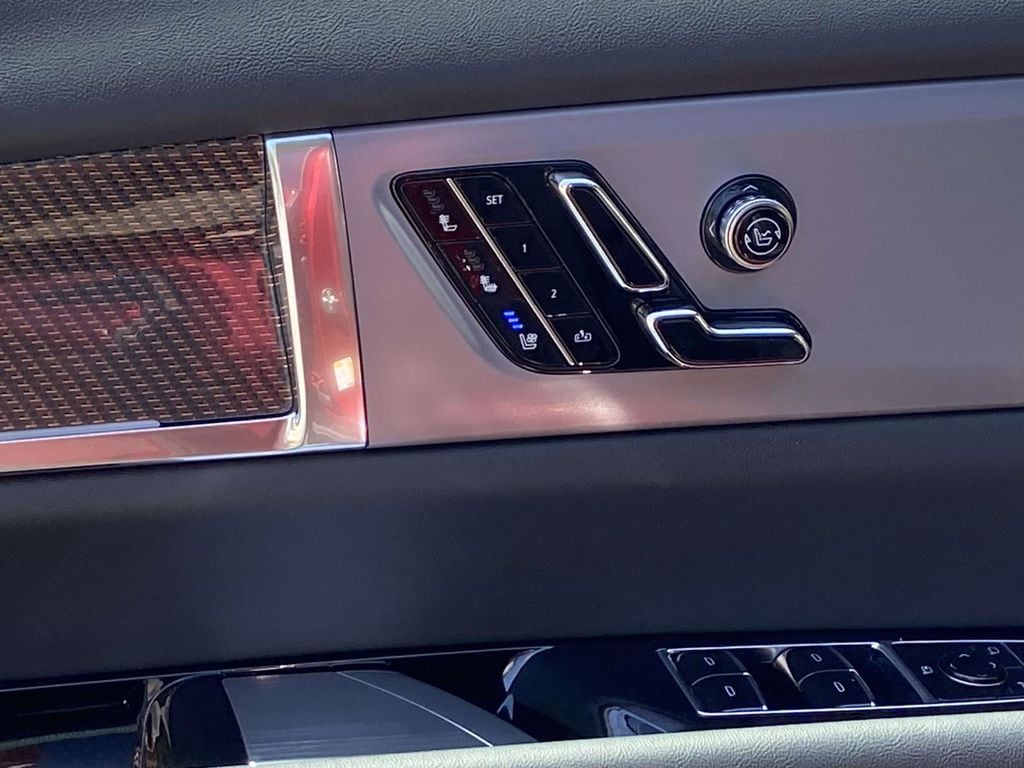 2026 Cadillac VISTIQ Sport - Photo 17