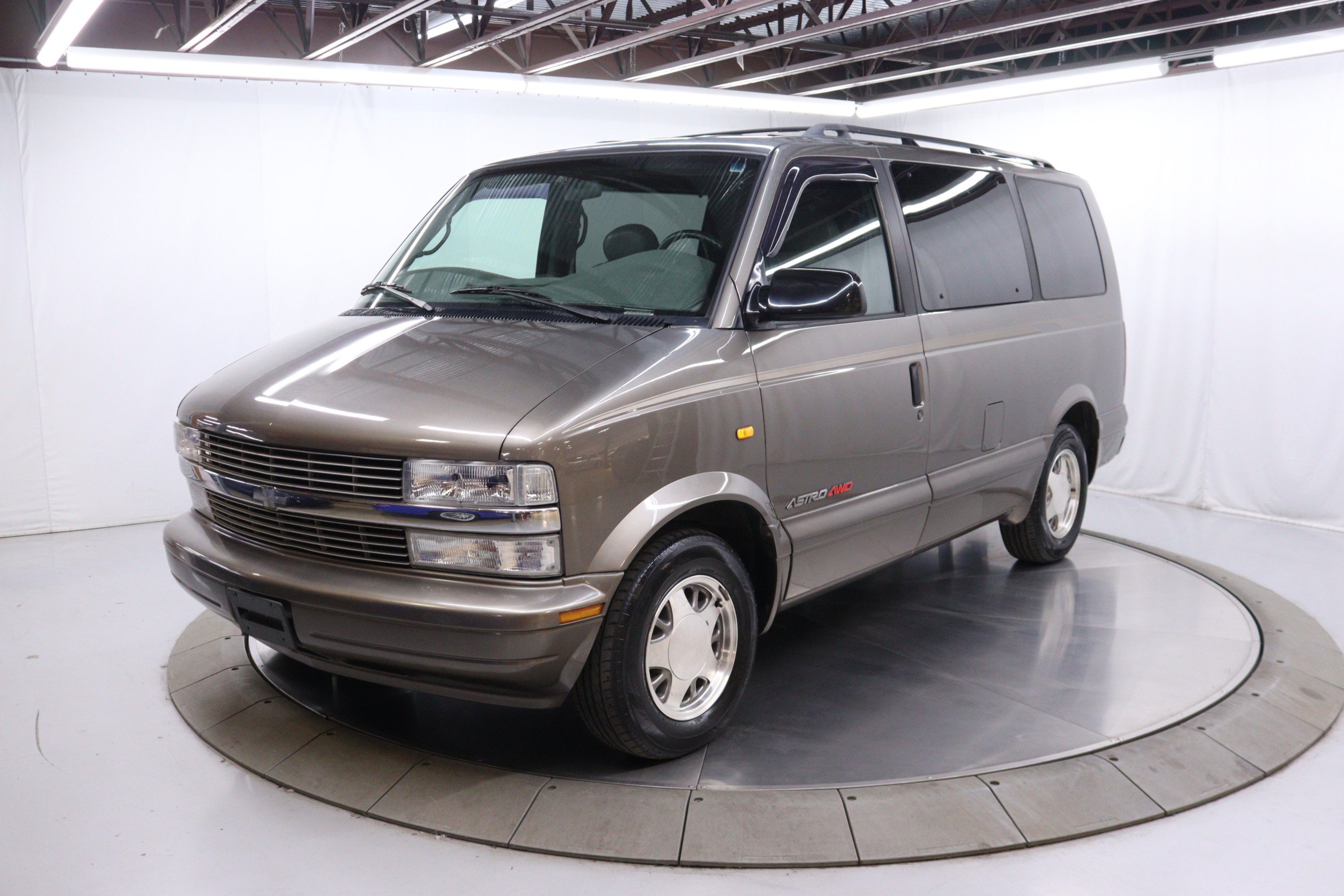 Used 2000 Chevrolet Astro LT AWD Mini-van, Cargo