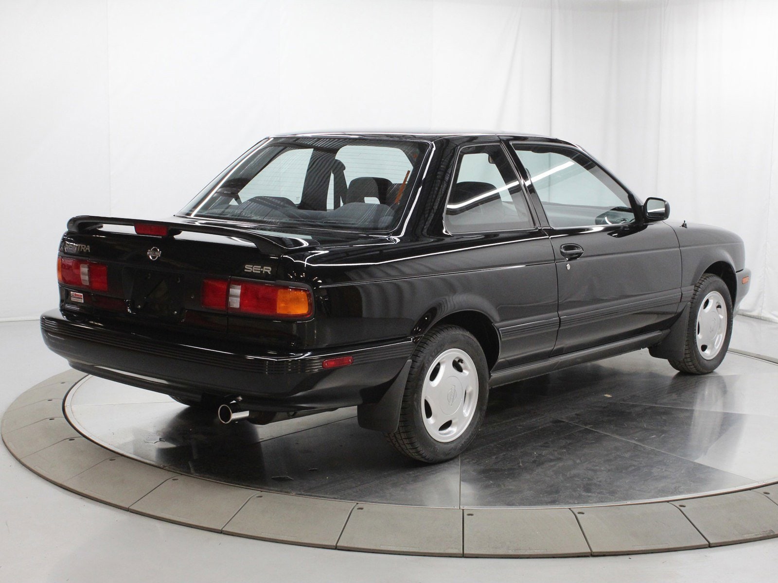1992 Nissan Sentra - Photo 7