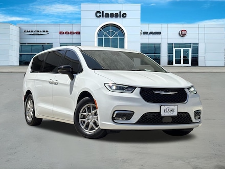 2026 Chrysler Pacifica Select Passenger Van
