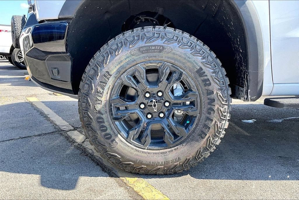 2026 Chevrolet Silverado 1500 ZR2 - Photo 11