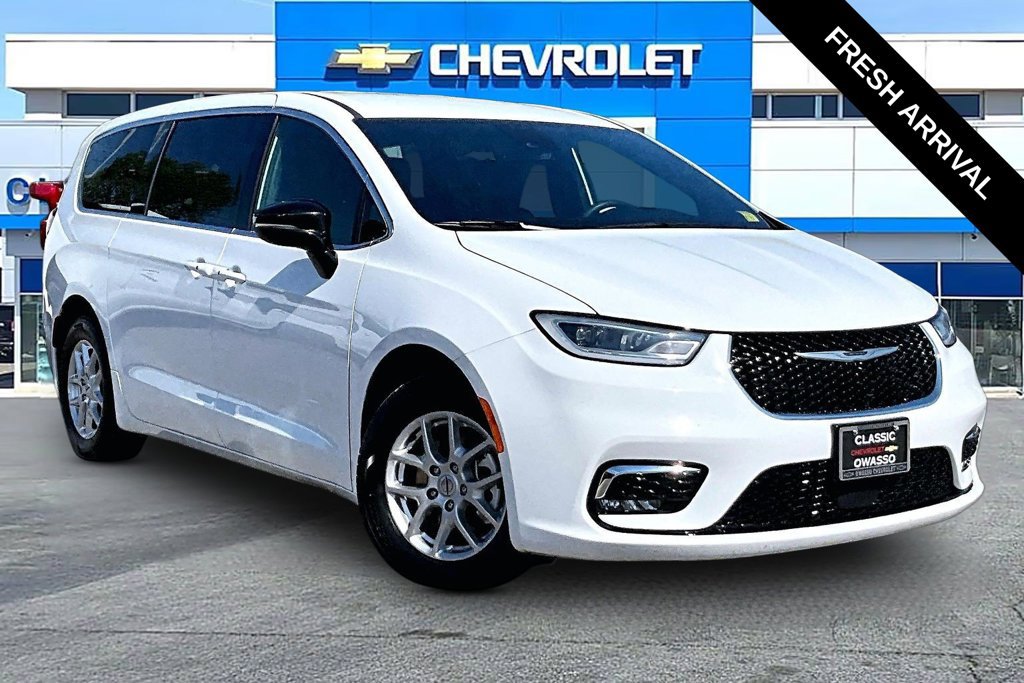 2025 Chrysler Pacifica Select