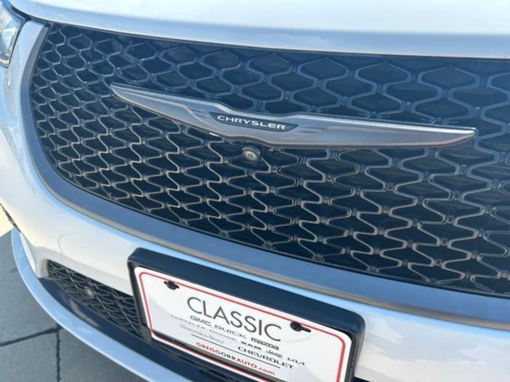 Used 2023 Chrysler Pacifica Touring L Van Passenger Van