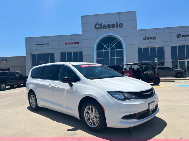 2024 Chrysler Voyager LX