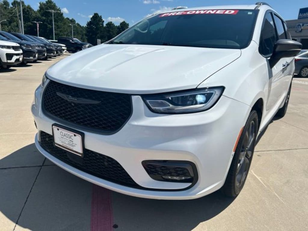 Used 2023 Chrysler Pacifica Touring L Van Passenger Van