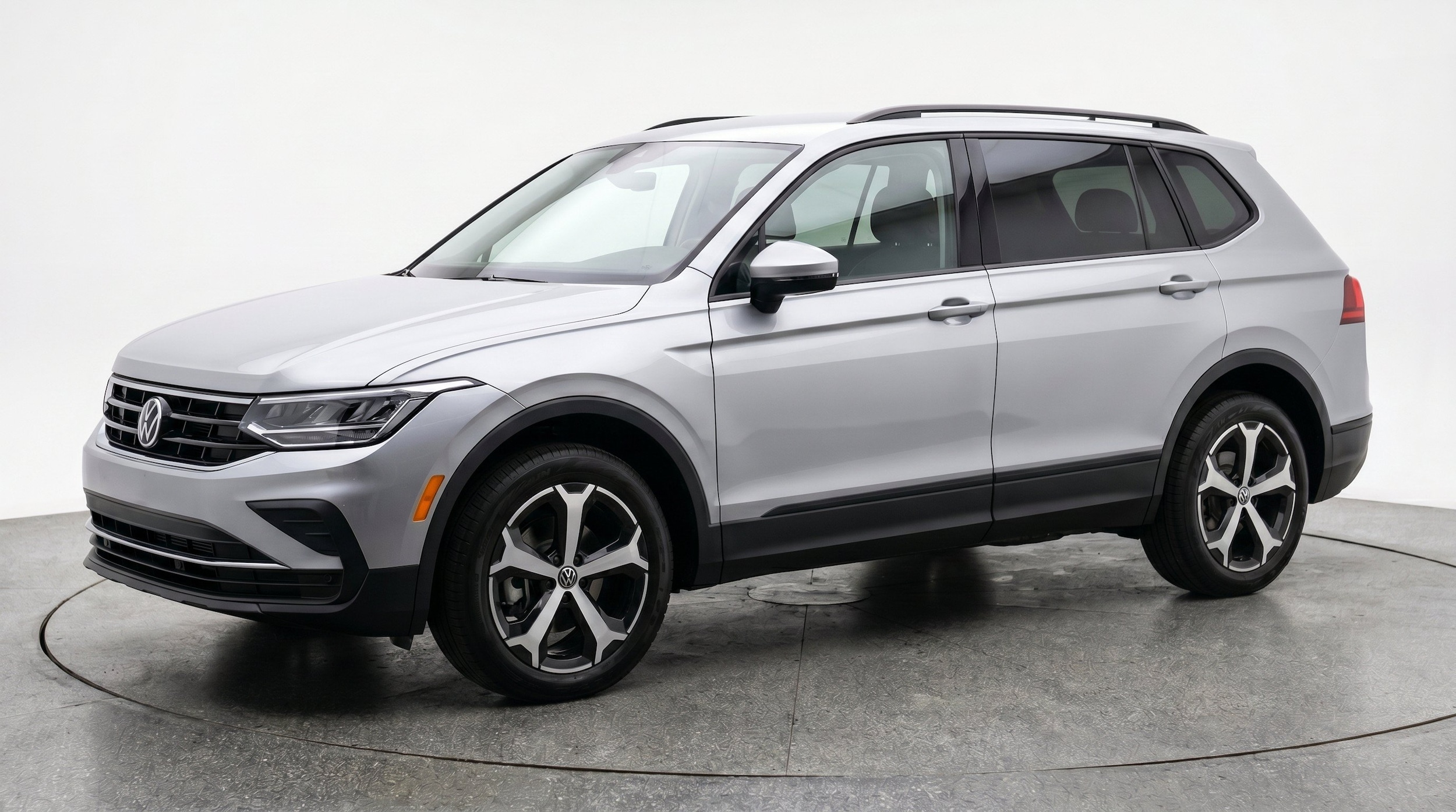 Thumbnail: 2026 Volkswagen Tiguan - 3