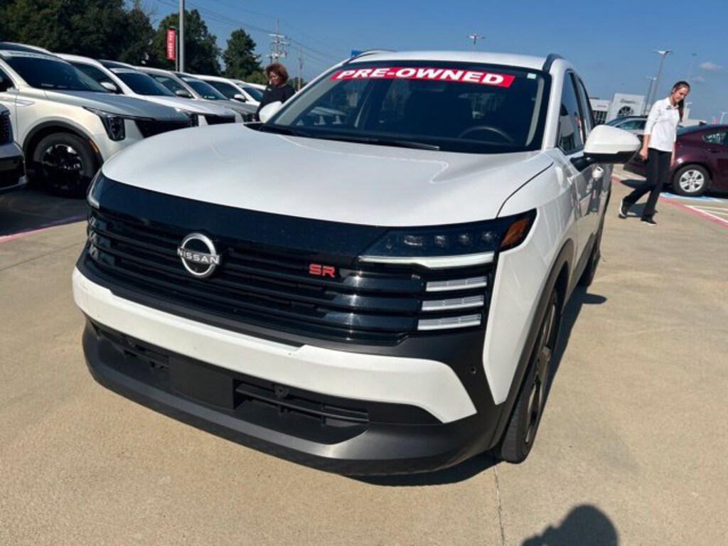 Used 2025 Nissan Kicks SR SUV