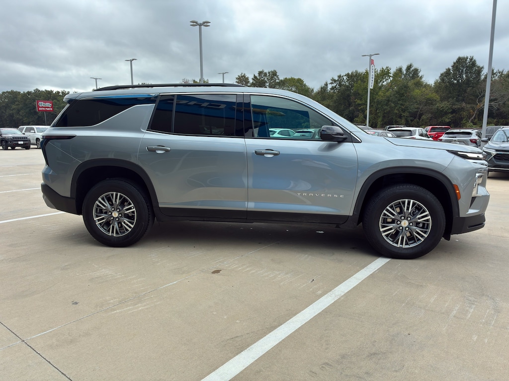 Used 2026 Chevrolet Traverse LT SUV