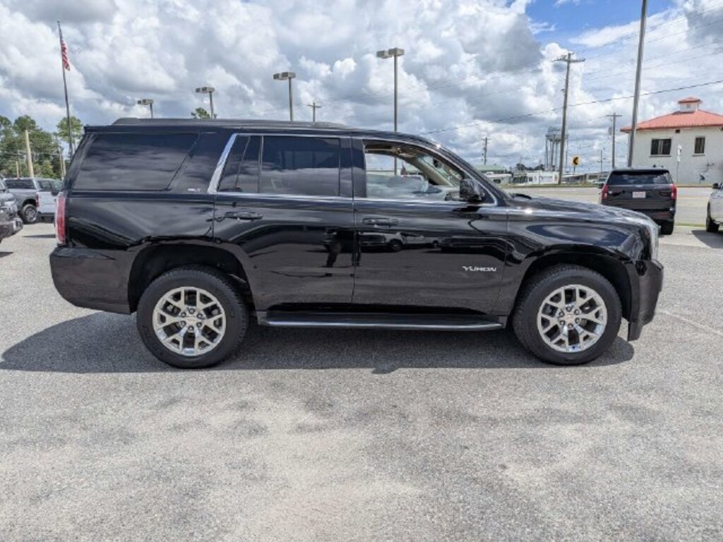 Used 2017 GMC Yukon SLT SUV