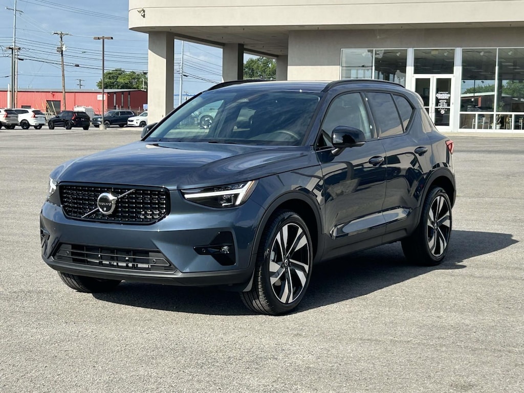 New 2026 Volvo XC40 B5 Plus SUV