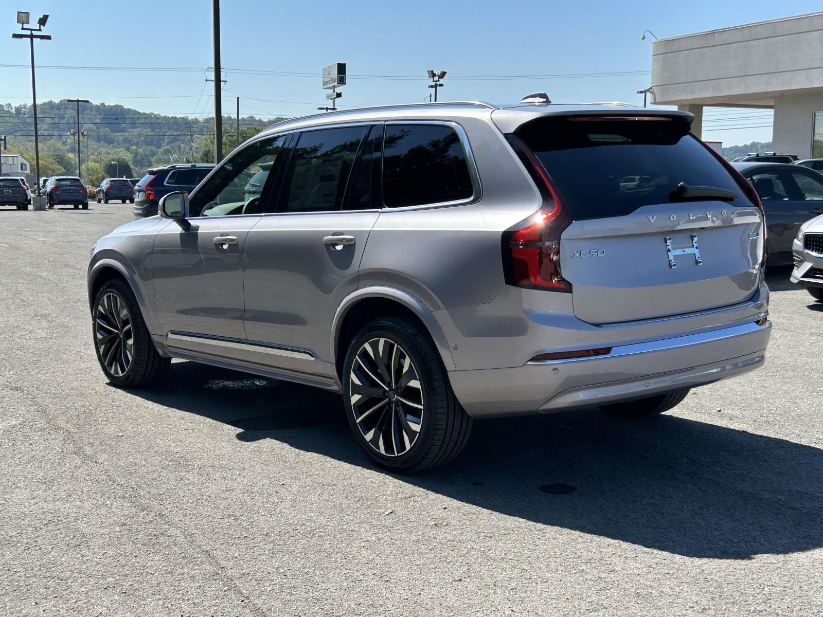 2026 Volvo XC90 Plus - Photo 5