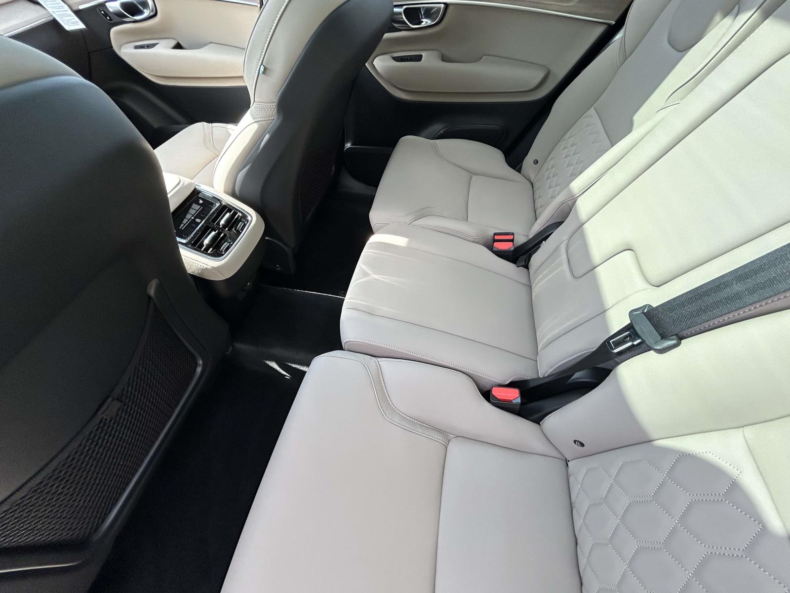 2026 Volvo XC90 Core - Photo 12