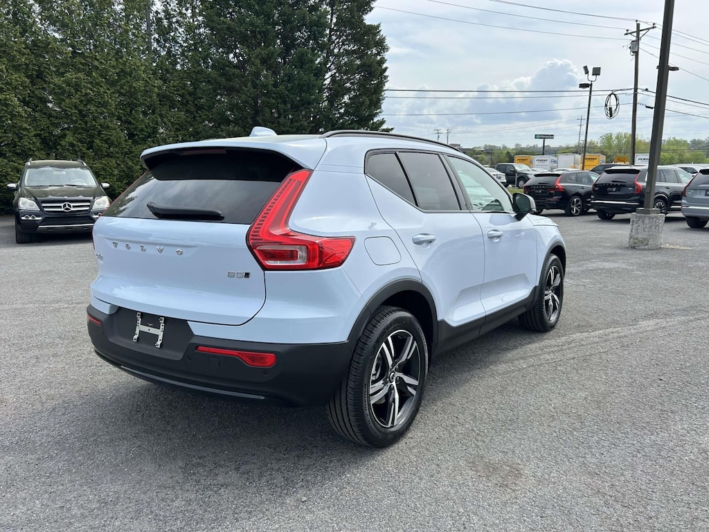 New 2026 Volvo XC40 B5 Core SUV