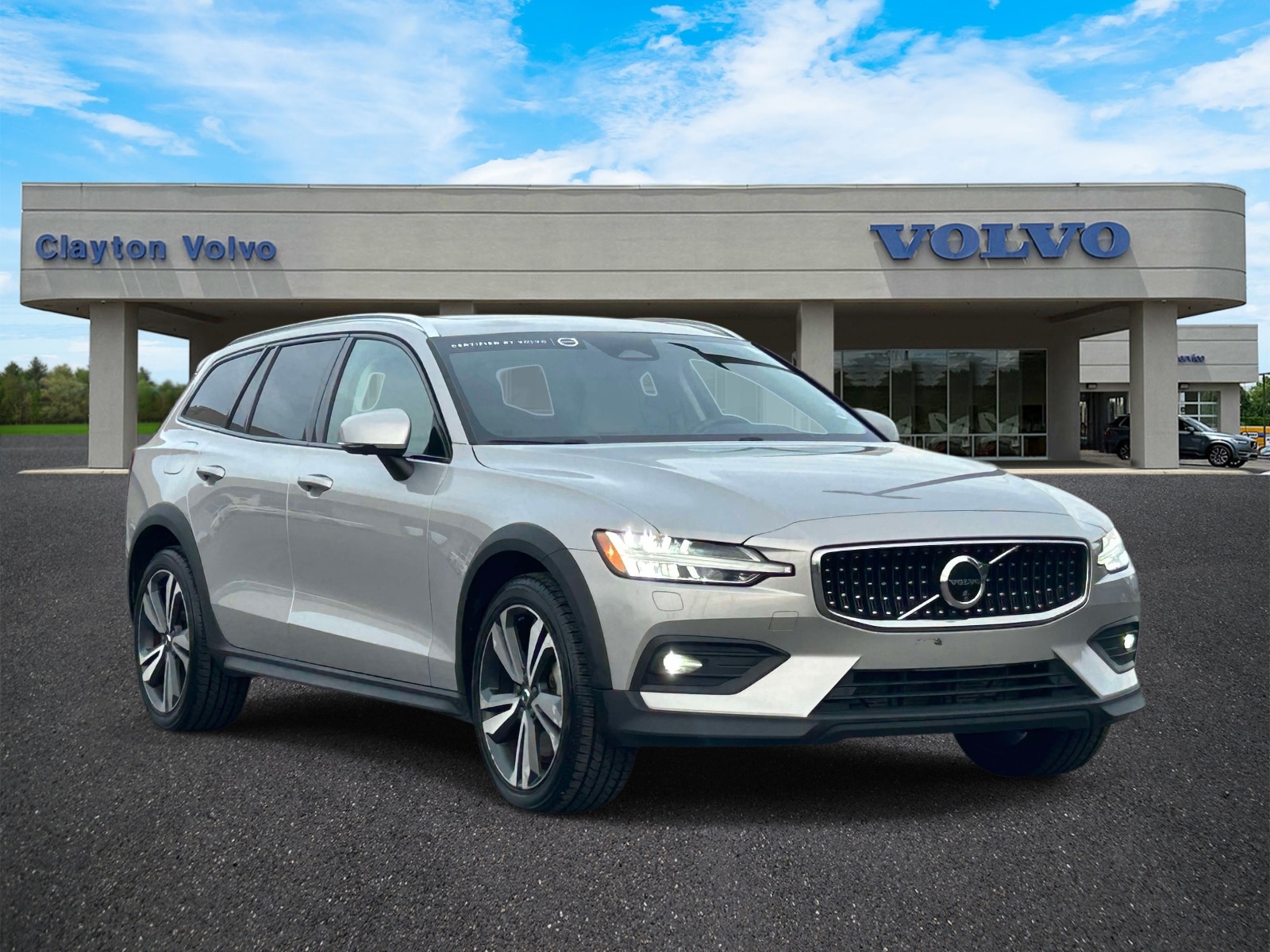 2025 Volvo V60 Cross Country