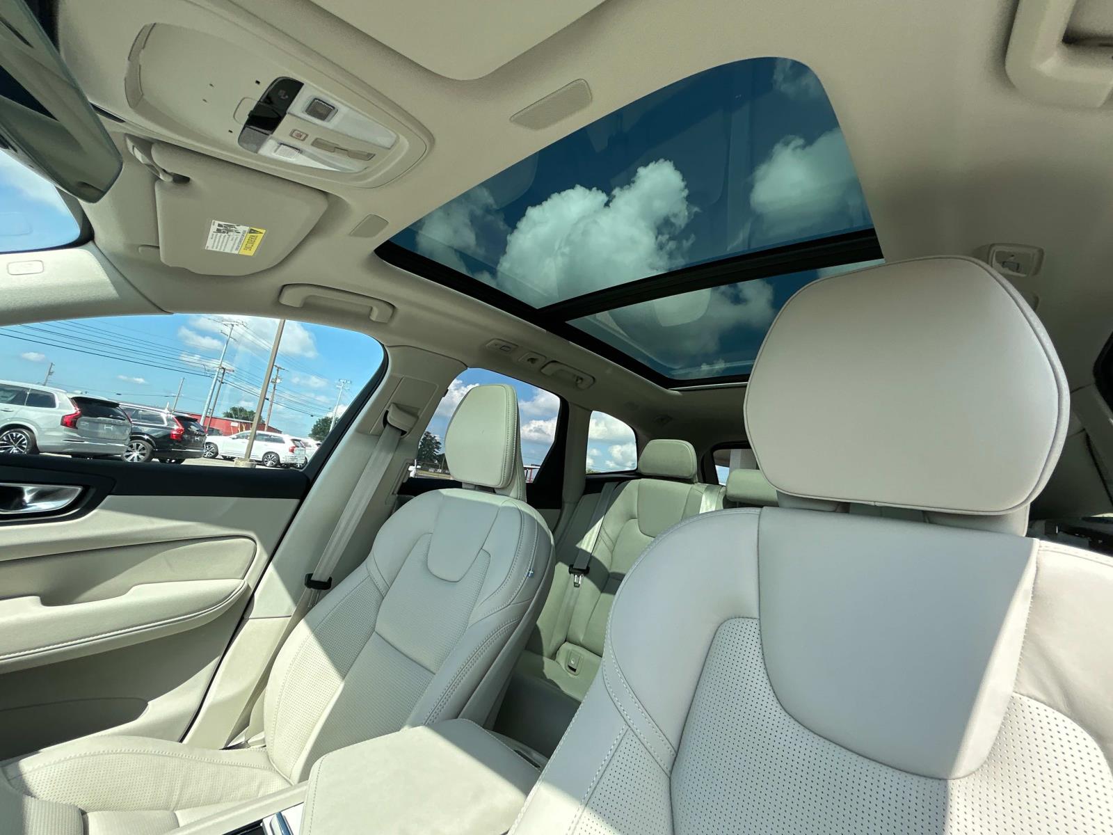 2026 Volvo XC60 Ultra - Photo 10