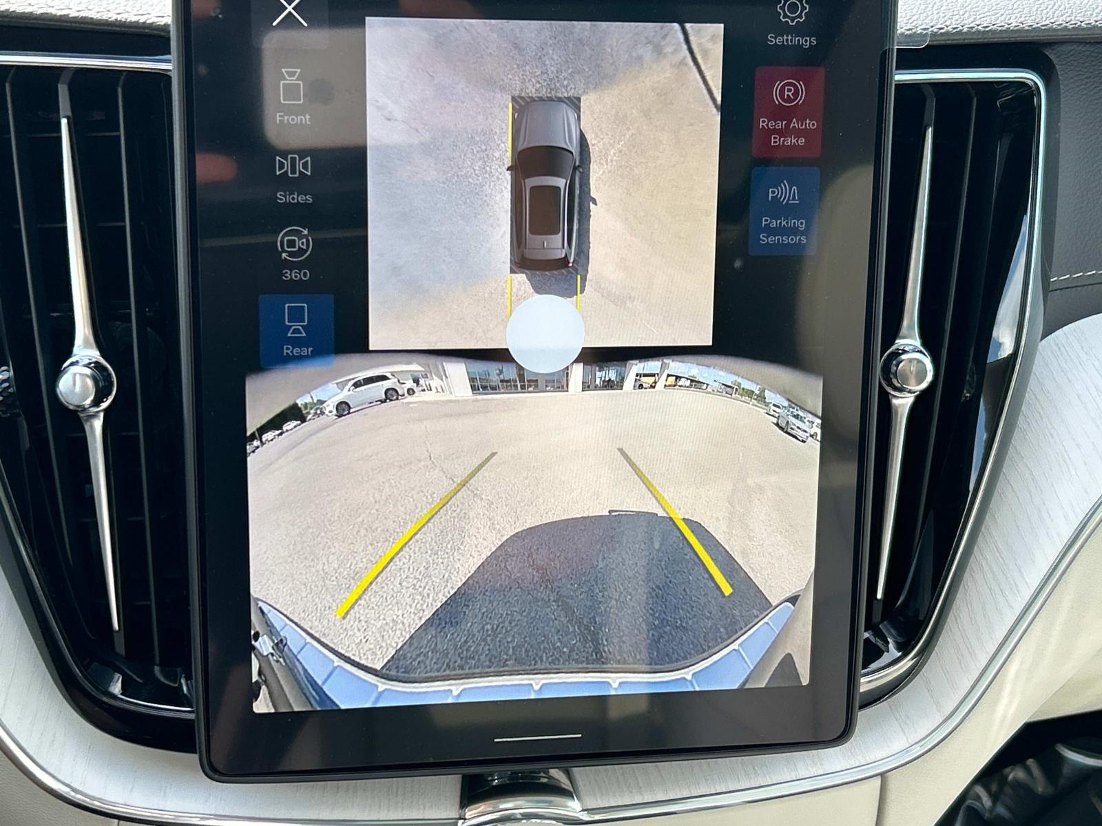 2026 Volvo XC60 Ultra - Photo 17
