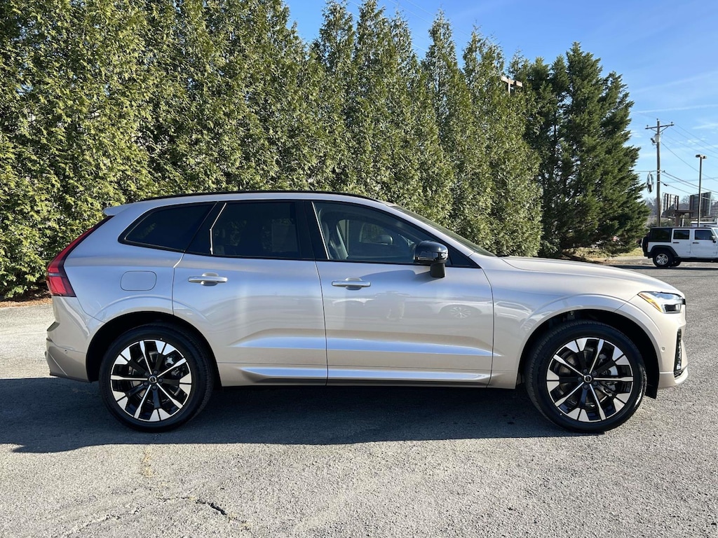 New 2026 Volvo XC60 plug-in hybrid T8 Plus SUV