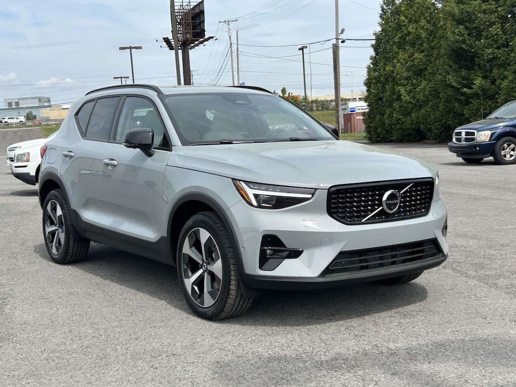 New 2026 Volvo XC40 B5 Plus SUV