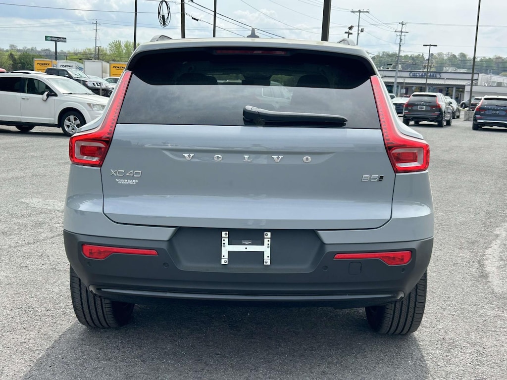 New 2026 Volvo XC40 B5 Plus SUV