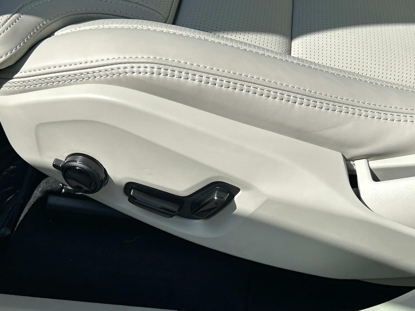 2026 Volvo XC60 Ultra - Photo 15