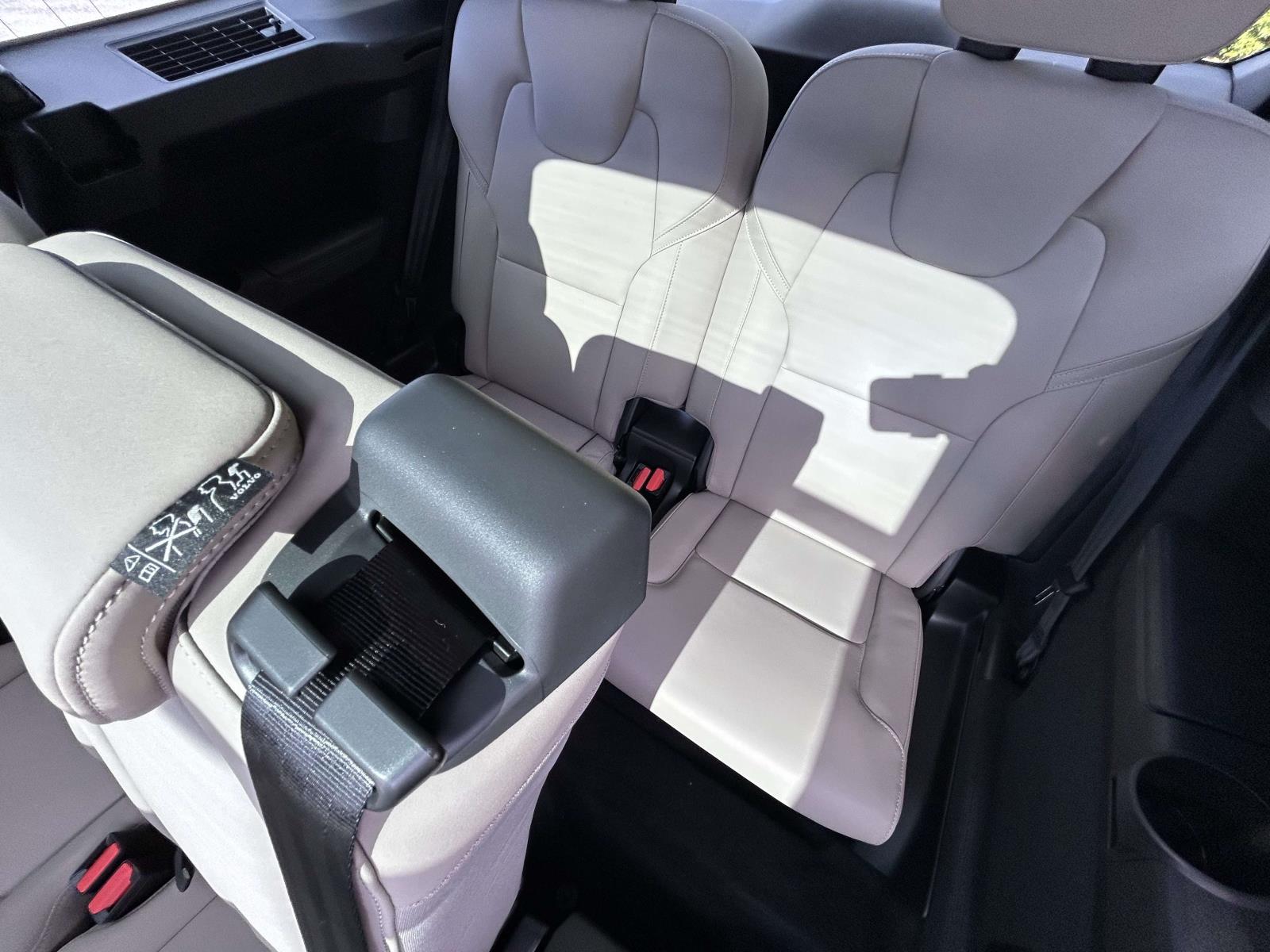 2026 Volvo XC90 Core - Photo 13