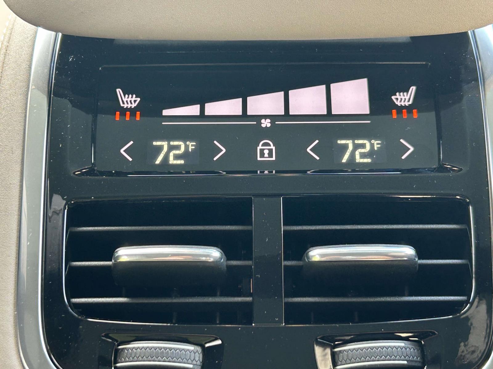 2026 Volvo XC90 Core - Photo 17