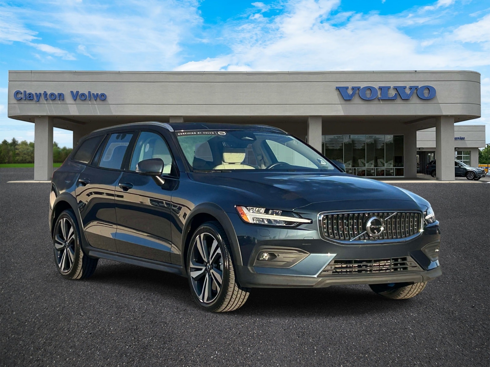 2025 Volvo V60 Cross Country