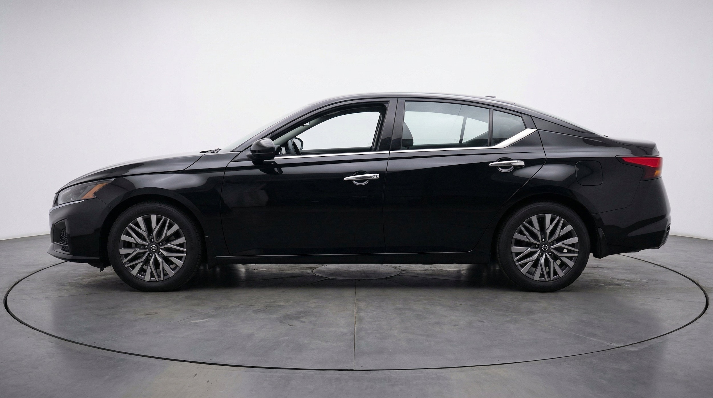 Thumbnail: 2025 Nissan Altima - 5